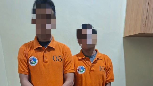 Dua pengedar ganja yang diamankan polisi. [Istimewa]